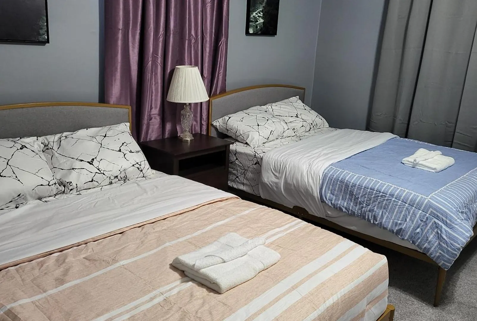 Guest Room With Two Double Beds In Columbus Oh, Airport Location